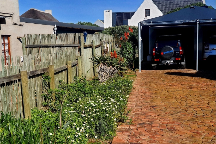 4 Bedroom Property for Sale in Boggomsbaai Western Cape